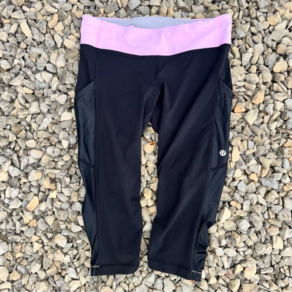 Lululemon Women's Sz 8 Black & Pink Cropped Crop Leggings Athletic Pants Stretch